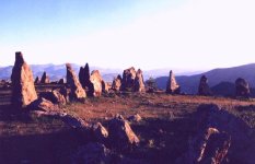 Megalithen bei Sisian.jpg Megalithen bei Sisian.jpg