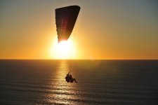 paragliding-918721.jpg