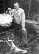 Papa_Holzen_SW.jpeg Papa_Holzen_SW.jpeg