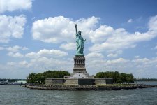 statue-of-liberty-1075752.jpg