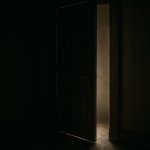 Halb geöffnete Tür.jpeg